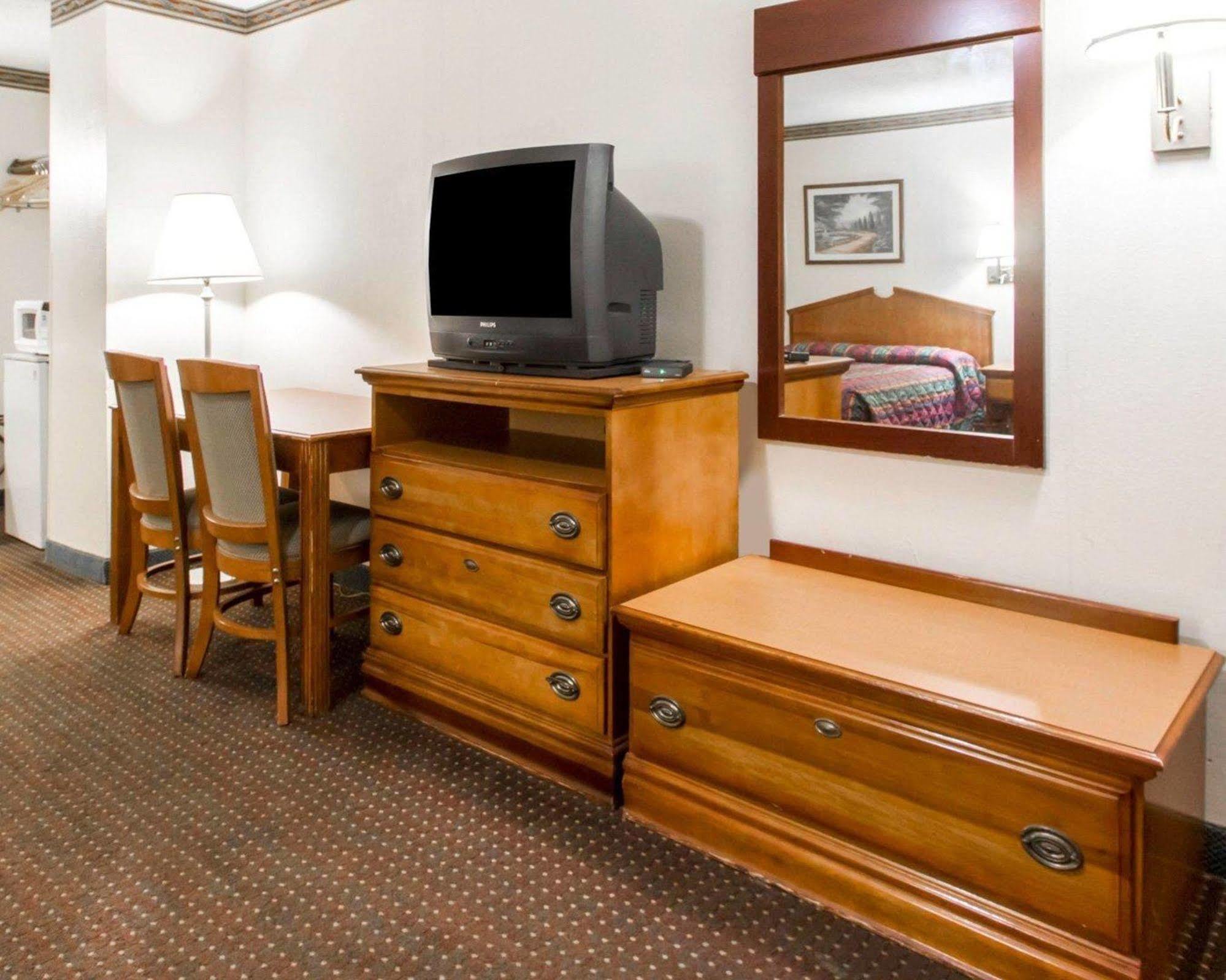 Americas Best Value Inn Opelika Exteriér fotografie